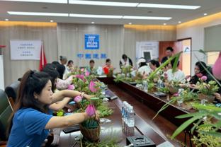 稳定输出！马克西三分10中6轰下27分7助&末节独揽11分收比赛